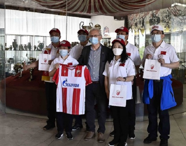 Kинески лекари одушевили све на Маракани знањем о историји Звезде: Бари, Пикси, Тошић...